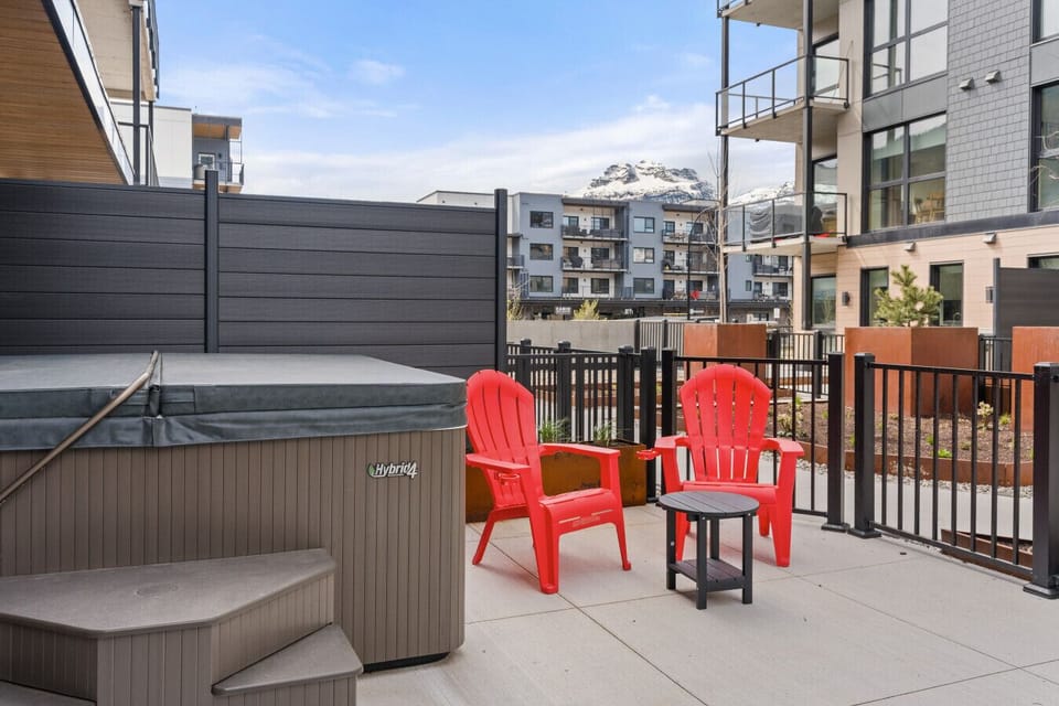 Private patio - hot tub