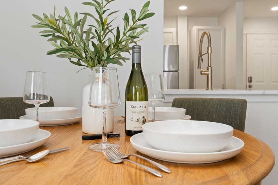 Condo, 1 King Bed, Patio, Garden View (Cowboy Cottage) | Dining