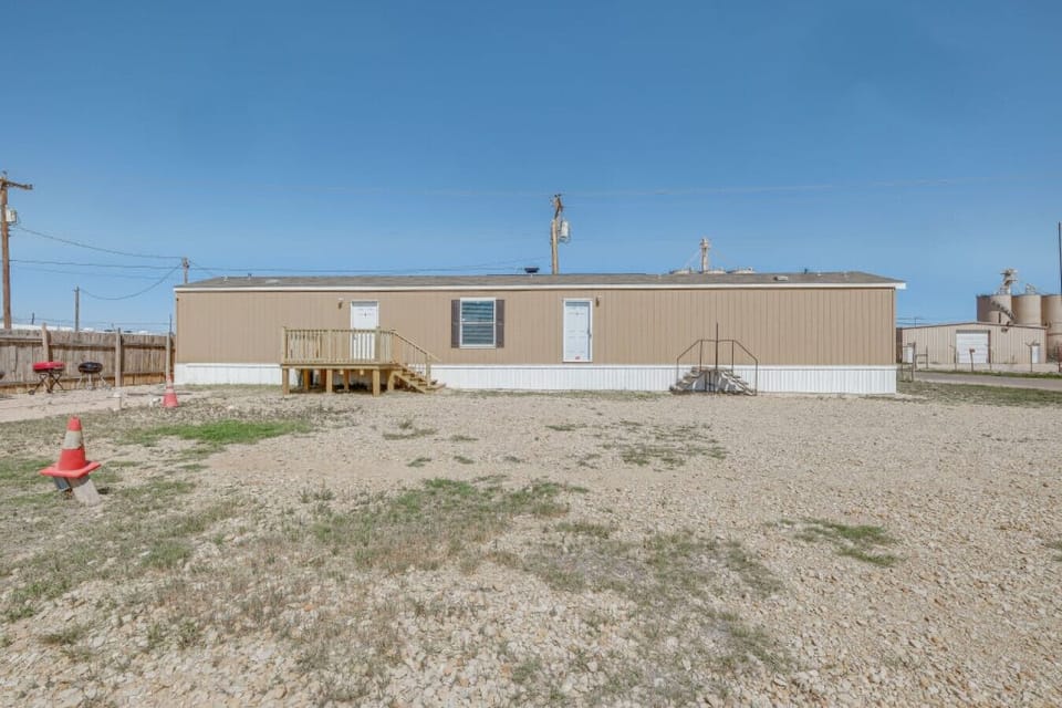 Exterior | Expansive Yard & Elevated Deck