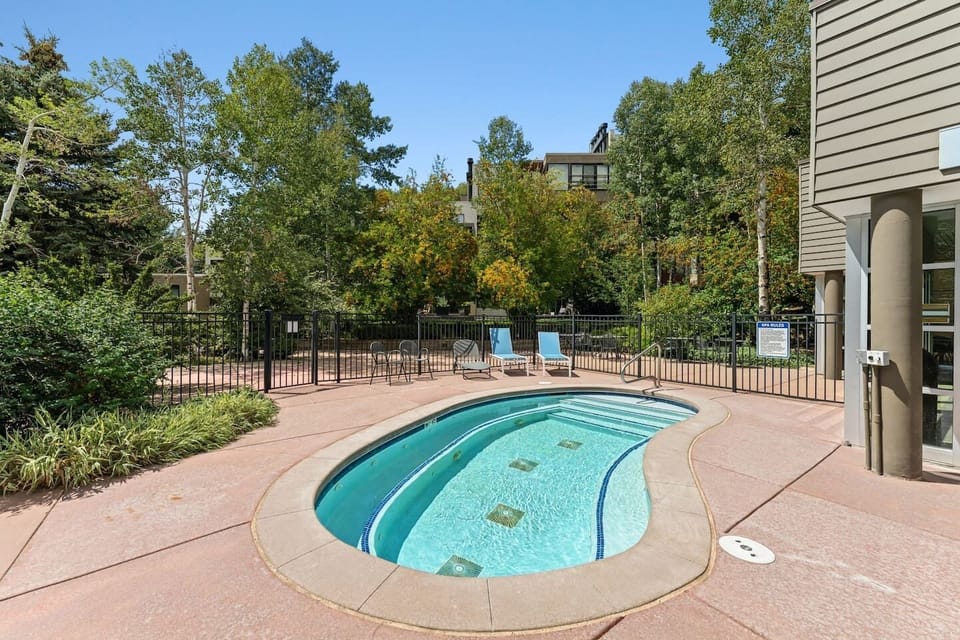Shared hot tub and indoor pool