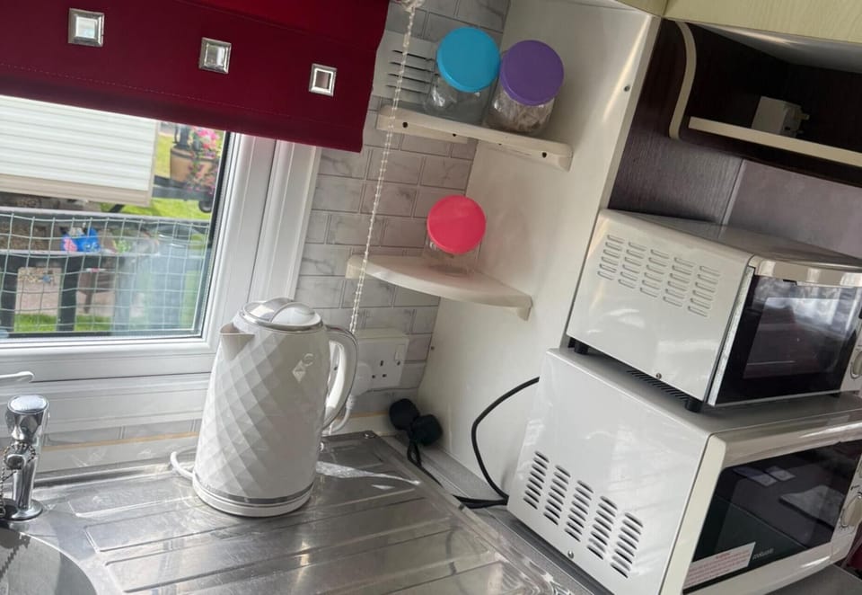 Fridge, microwave, oven