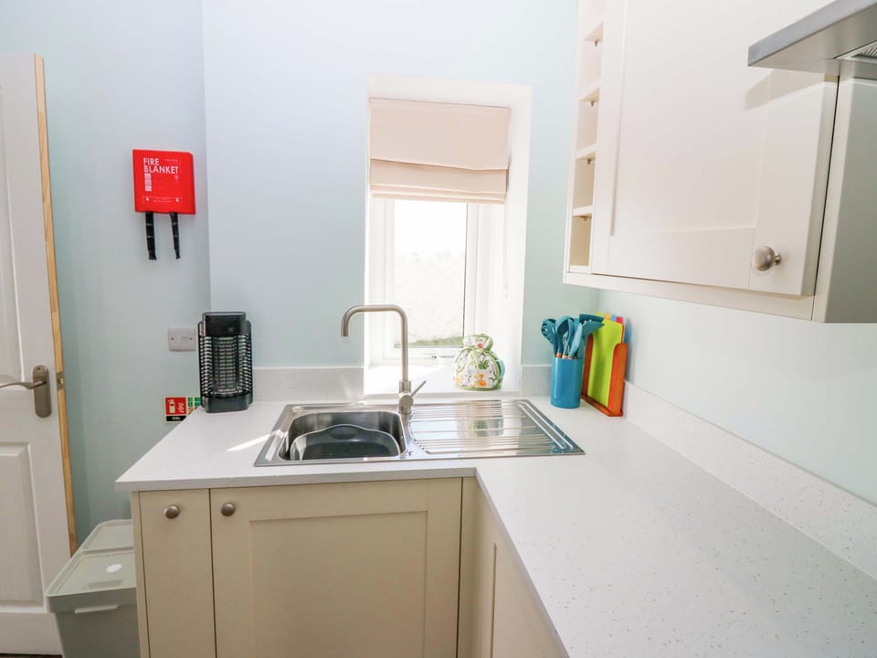 Dishwasher, cookware/dishes/utensils