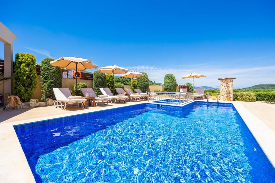 Private pool and terrace