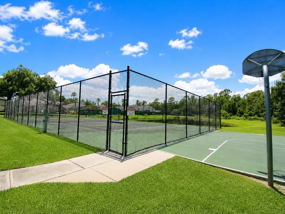 Tennis and basketball court Lake Berkley