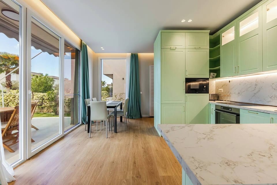 Fully-equipped kitchen and dining area