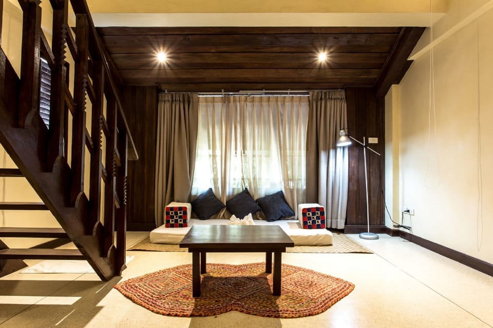 Deluxe Twin Room | Desk, rollaway beds, free WiFi, bed sheets