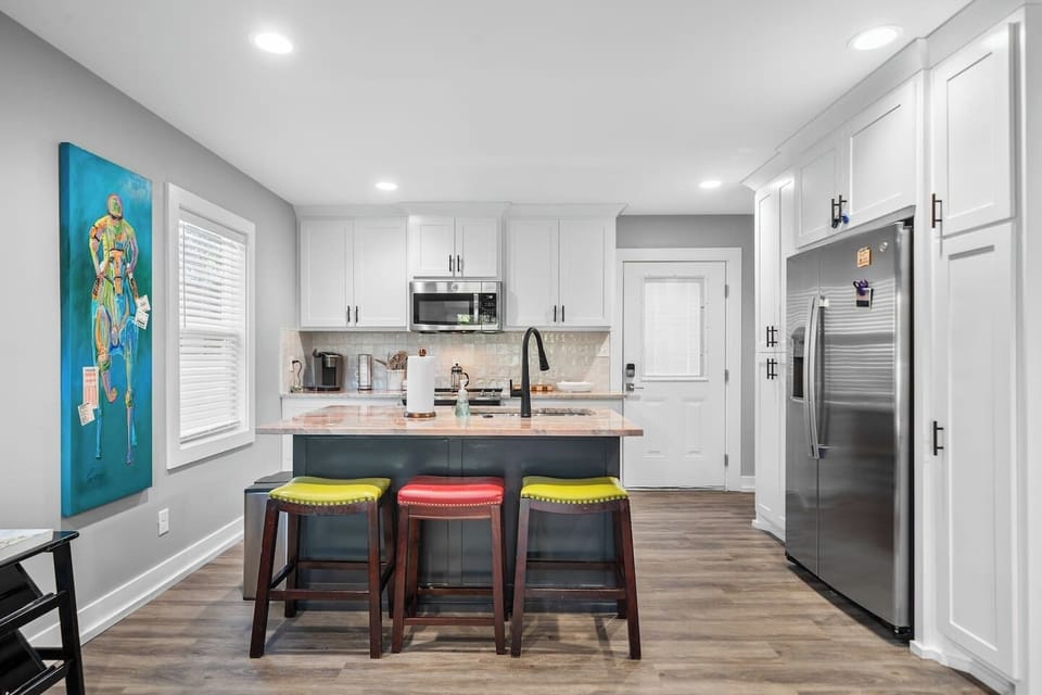 Kitchen: Bright and vibrant space with modern decor, perfect for culinary adventures!