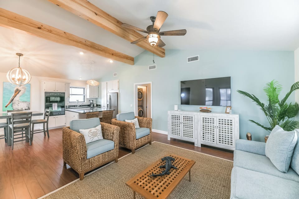 Open living, kitchen and dining area. Perfect for entertaining.