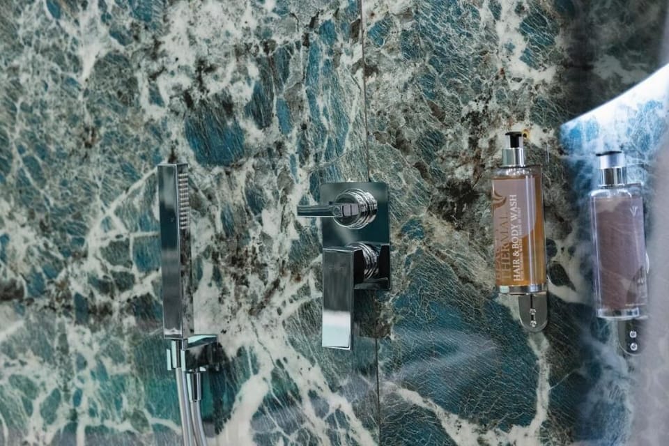 Comfort Double Room | Hand-held showerhead