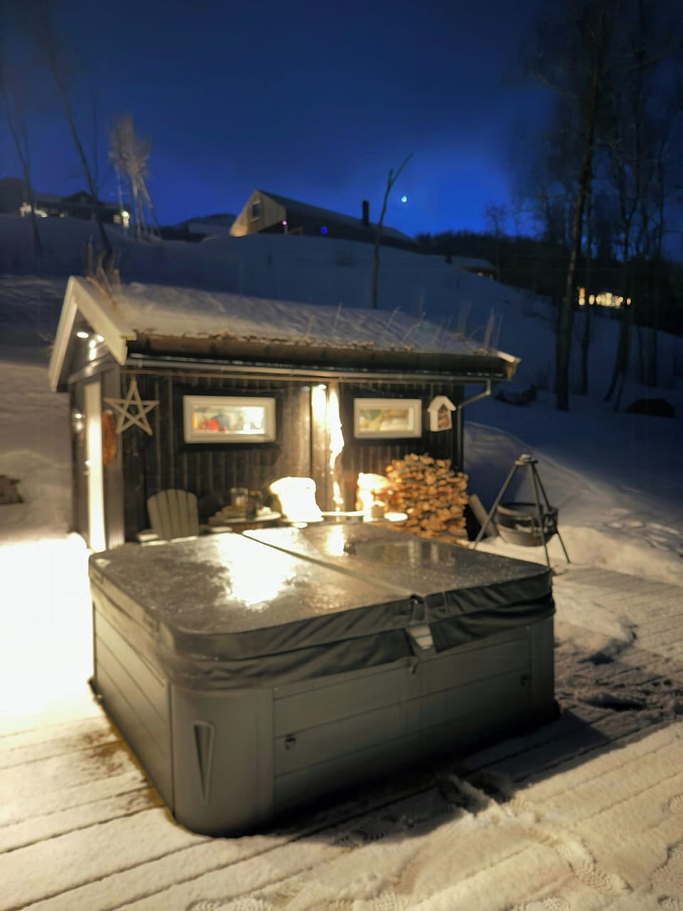 Outdoor spa tub
