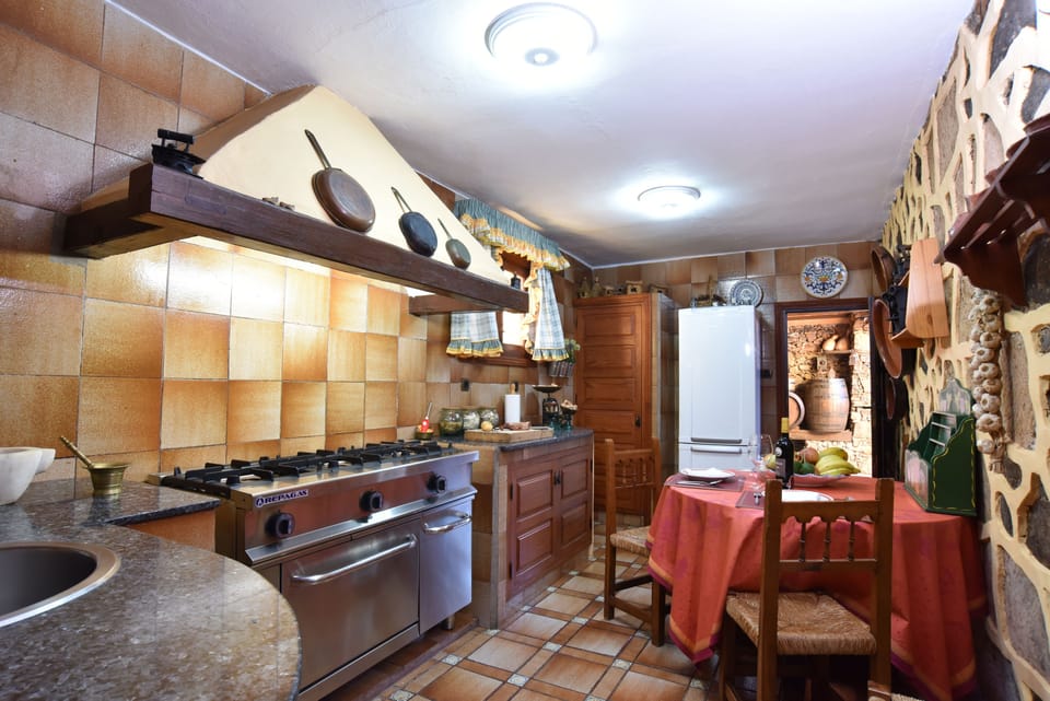 Casa 2 | Private kitchen | Full-size fridge, microwave, coffee/tea maker, electric kettle