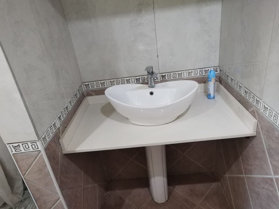 Standard Double Room | Bathroom