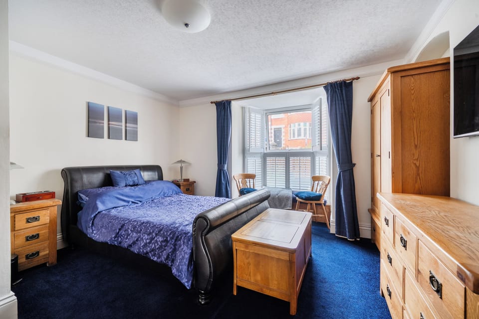 1 bedroom, iron/ironing board, WiFi (free), bed sheets