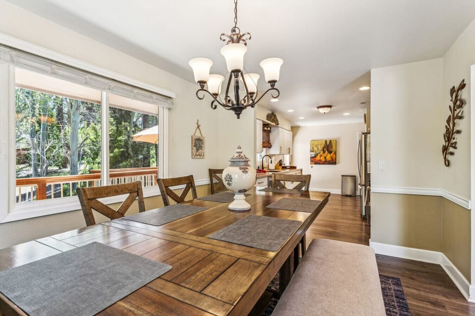Woodland Views Create the Perfect Dining Atmosphere