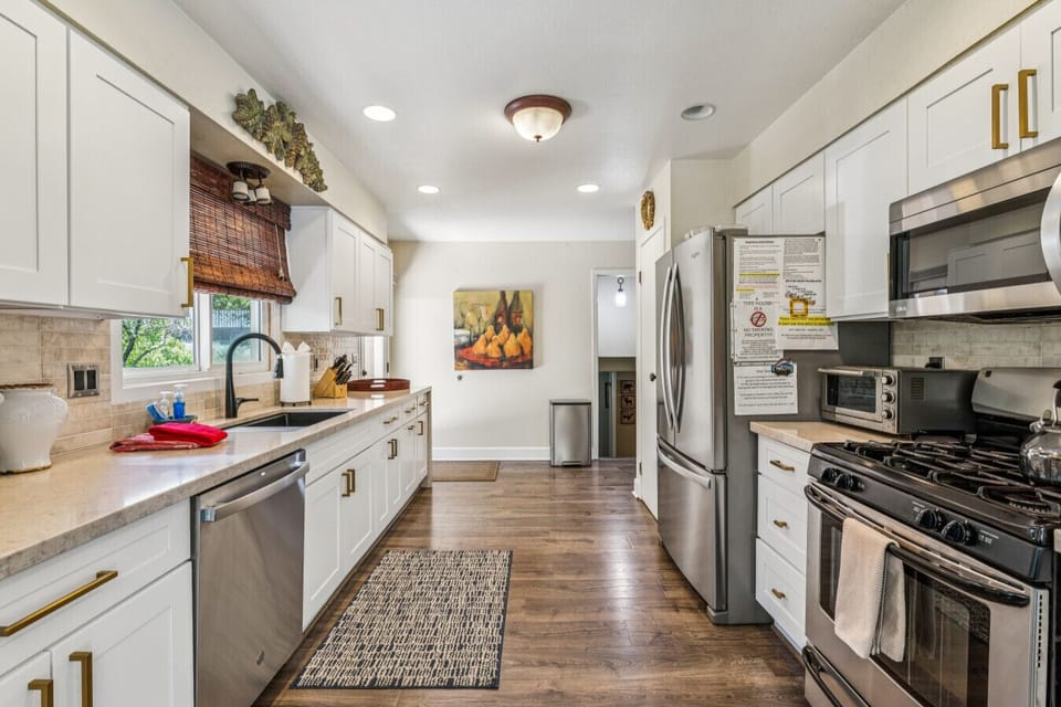 Fully Equipped Kitchen for Home-Cooked Favorites