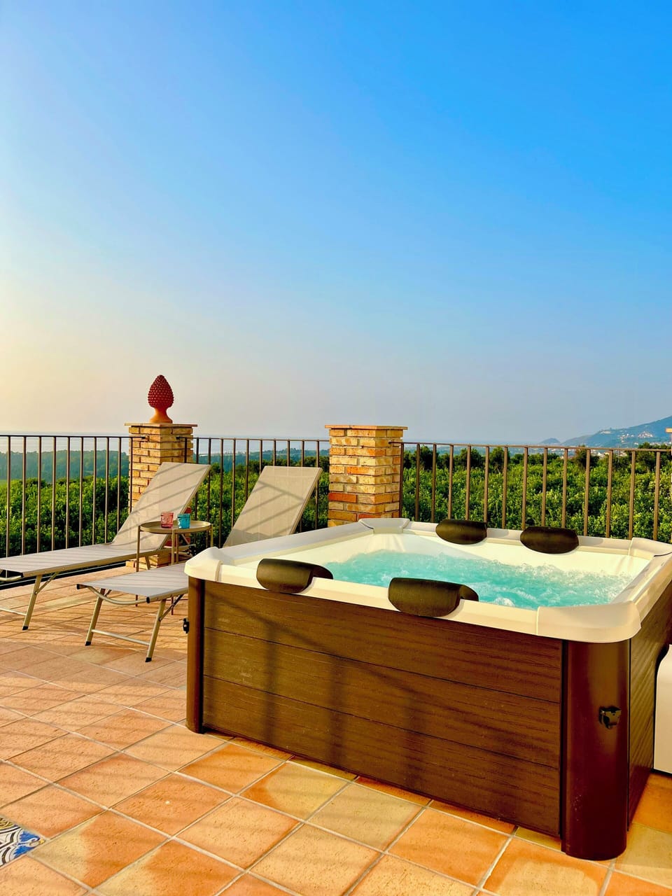 Outdoor spa tub