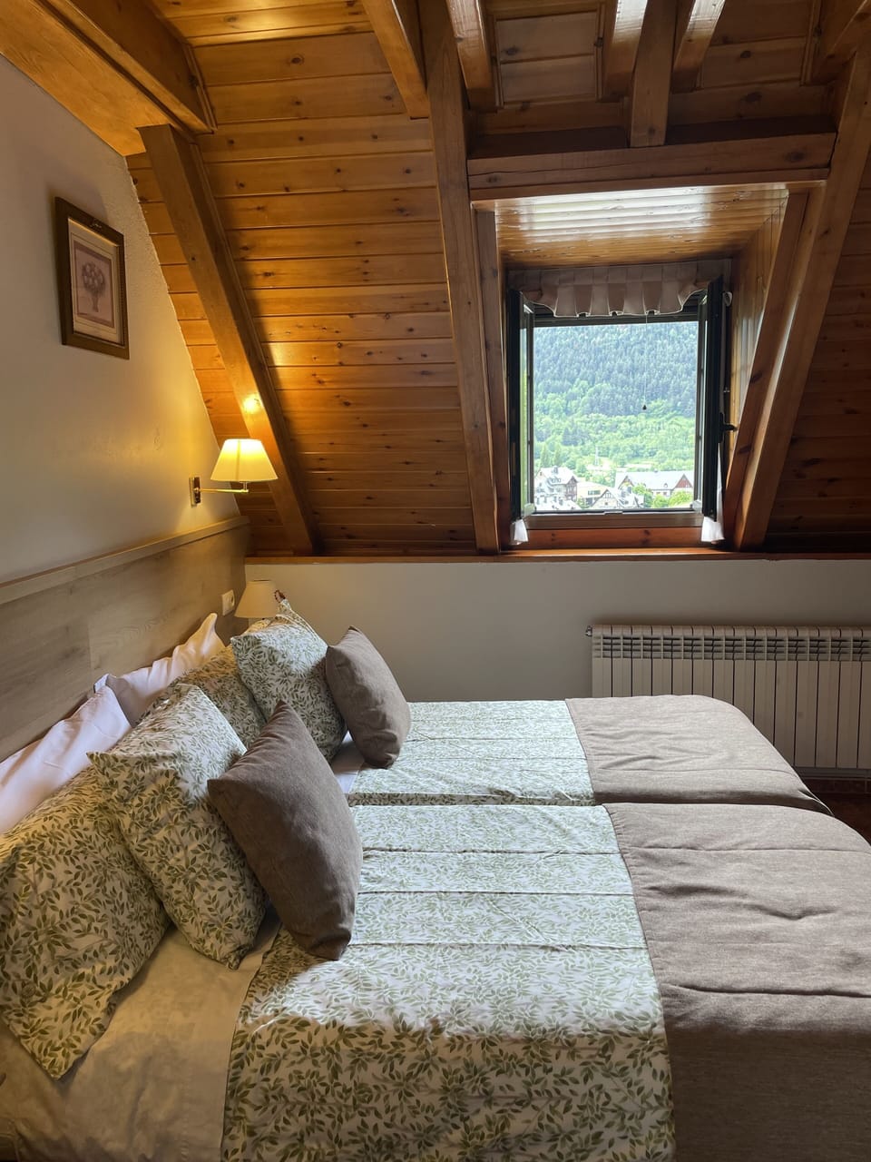 Basic Twin Room | Down comforters, desk, blackout drapes, soundproofing