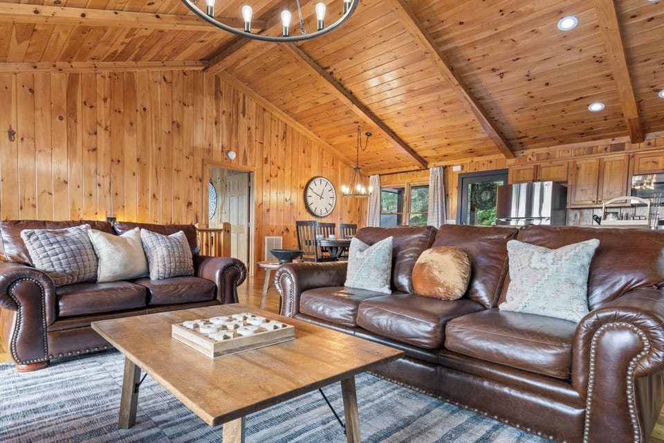 Spend a relaxing evening curled up on the sofa, enjoying the cozy gas fireplace and peaceful mountain views.