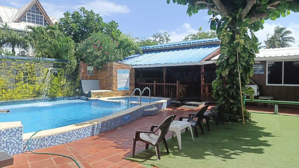2 outdoor pools