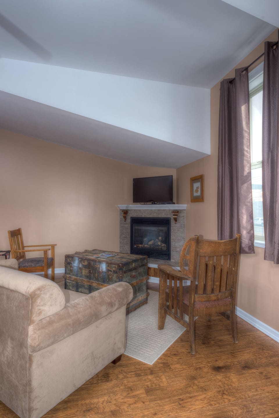 Deluxe Suite, 1 Queen Bed with Sofa bed, Fireplace | Living area | 29-inch flat-screen TV with cable channels, TV