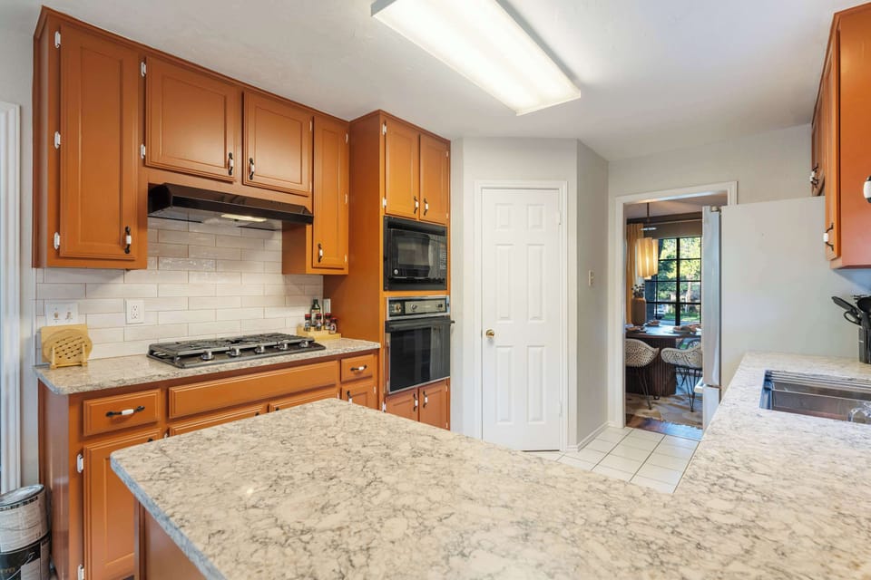 High-End & Fully Equipped – Whether you're making a quick snack or a full meal, this kitchen has everything you need with luxury appliances and plenty of storage.