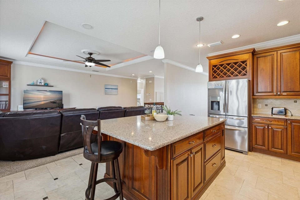 House (4 Bedrooms) | Private kitchen | Fridge, microwave, oven, stovetop