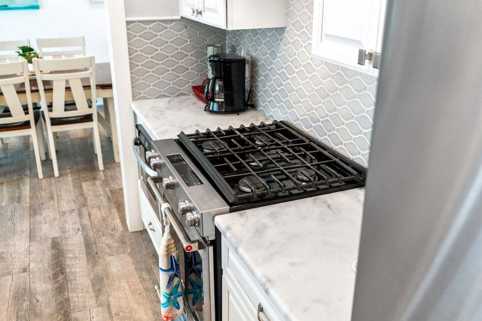 House (3 Bedrooms) | Private kitchen | Fridge, microwave, oven, stovetop