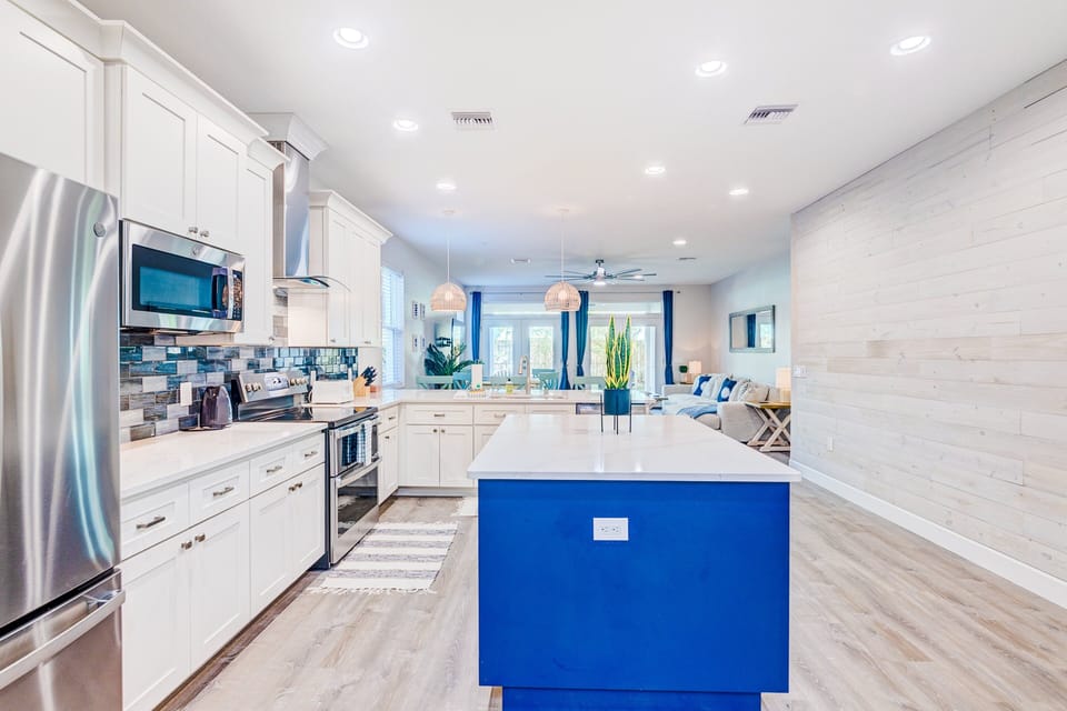 House (3 Bedrooms) | Private kitchen | Fridge, microwave, oven, stovetop