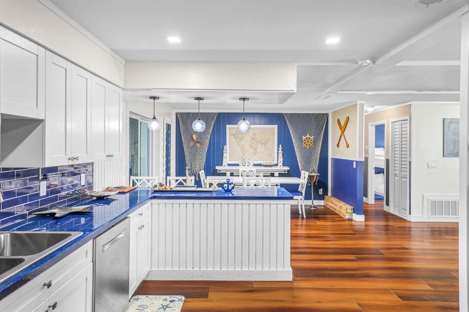House (3 Bedrooms) | Private kitchen | Fridge, microwave, oven, stovetop