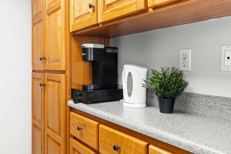 Villa (2 Bedrooms) | Coffee and/or coffee maker