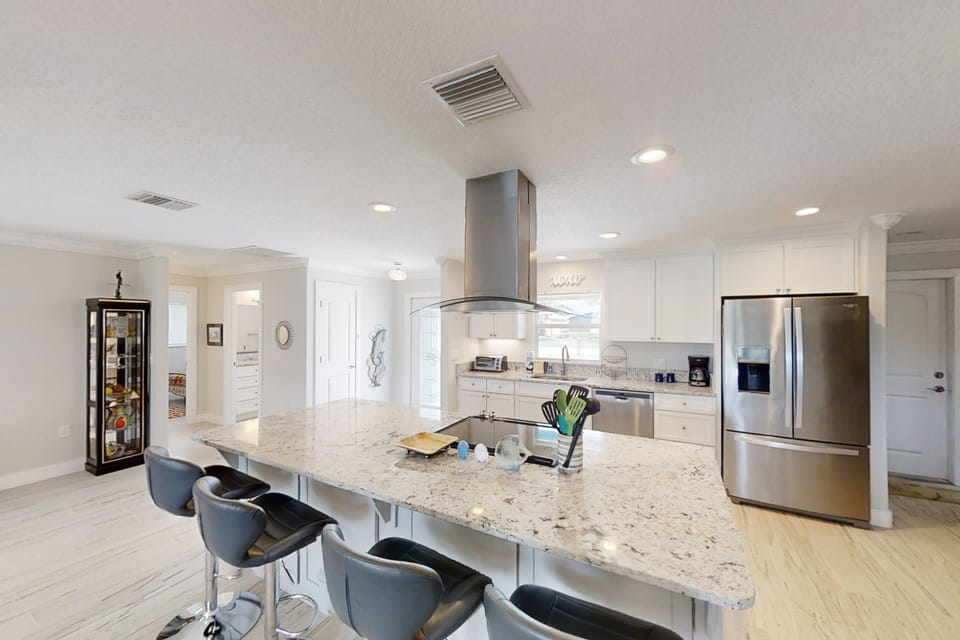 House (3 Bedrooms) | Private kitchen | Fridge, microwave, oven, stovetop