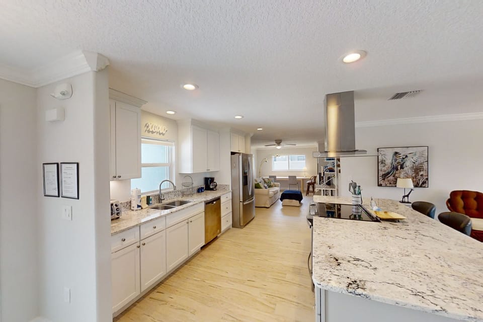 House (3 Bedrooms) | Private kitchen | Fridge, microwave, oven, stovetop