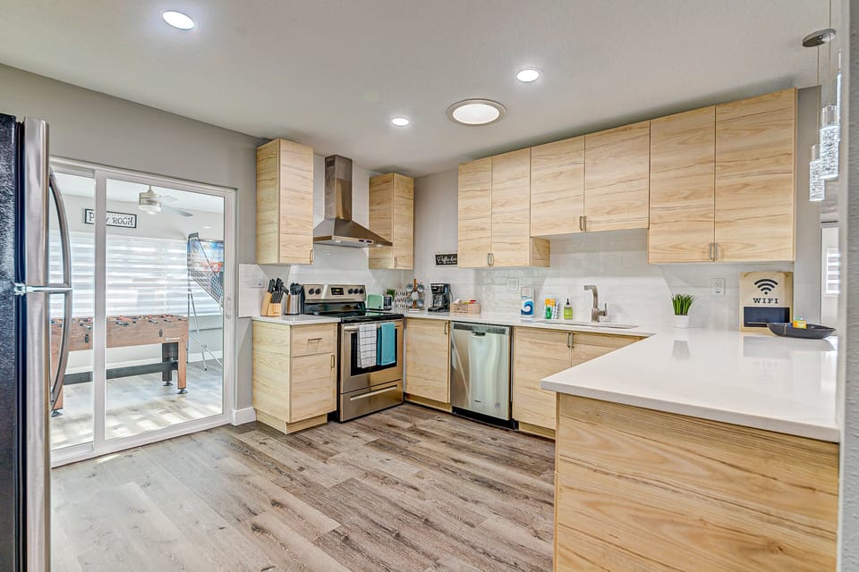 House (3 Bedrooms) | Private kitchen | Fridge, microwave, oven, stovetop