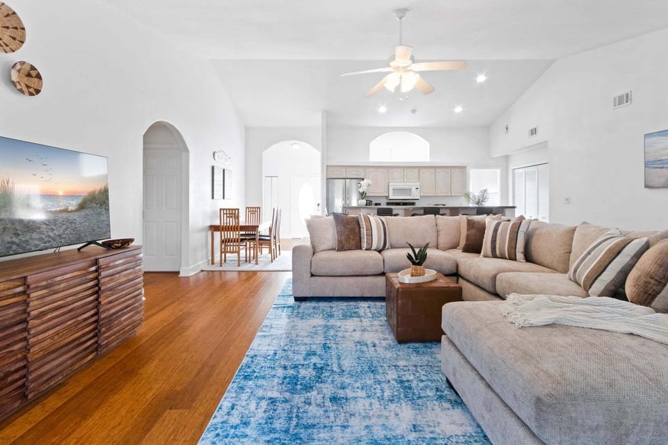 House (3 Bedrooms) | Living area | 40-inch Smart TV with digital channels