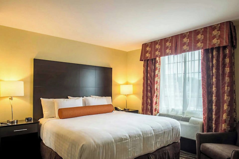 Premium bedding, pillowtop beds, desk, laptop workspace
