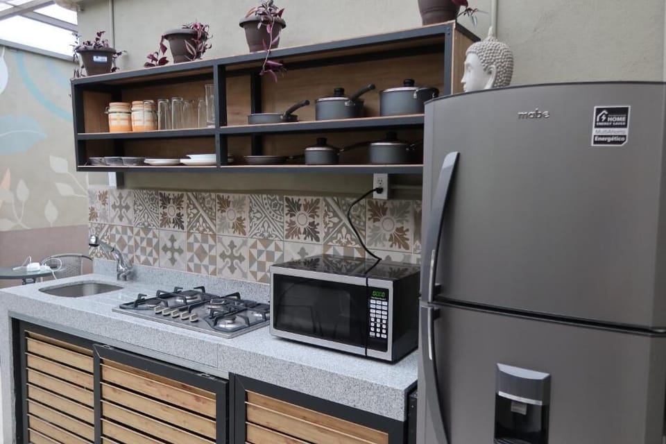 Full-size fridge, stovetop, cookware/dishes/utensils