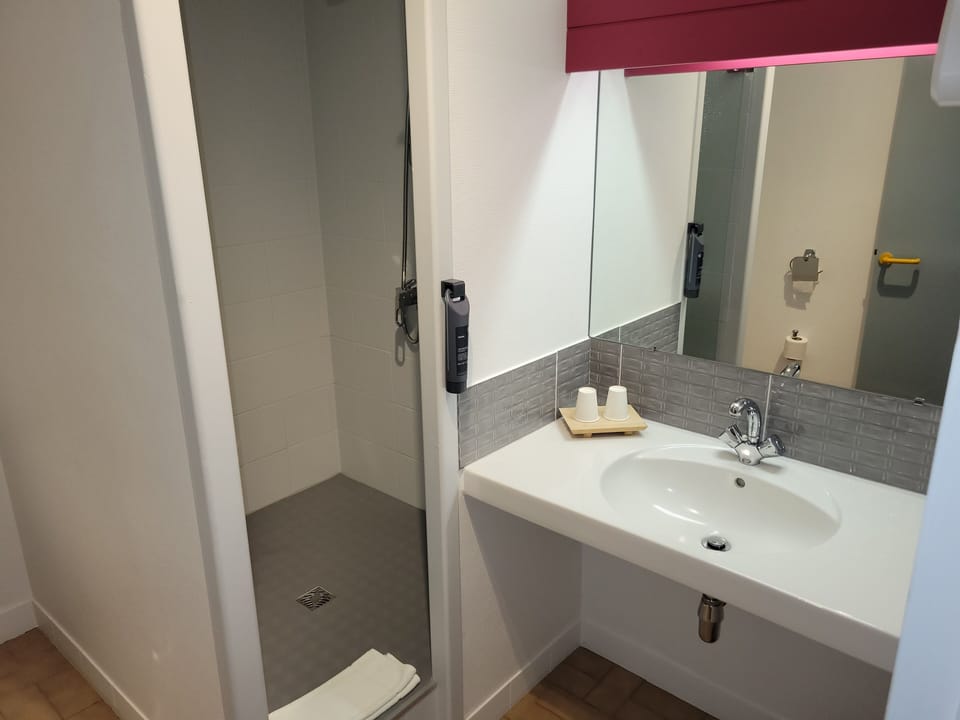 Classic Double Room, 1 Double Bed | Bathroom | Eco-friendly toiletries, hair dryer, towels