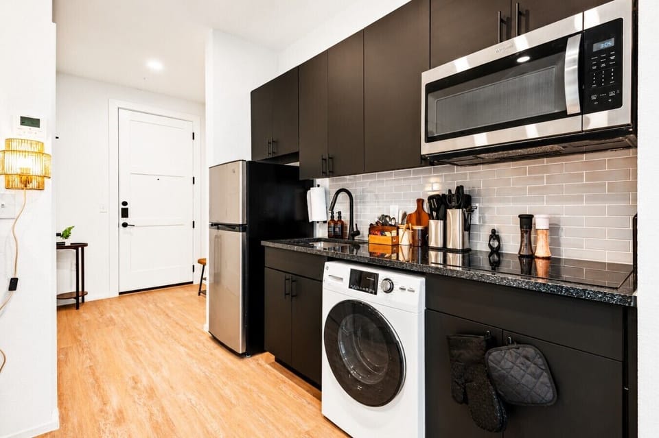 Enjoy the convenience of a fully equipped kitchen whether you`re making breakfast, dinner or simply enjoying a cup of coffee.