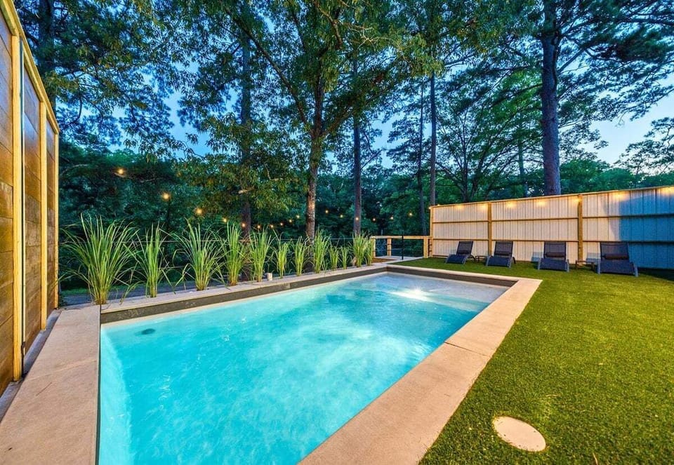Cool off in your private pool surrounded by nature. Morning dips to starry night swims.
