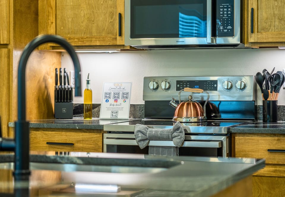 Fully stocked kitchen with everything you need to whip up meals or just heat up takeout in style.