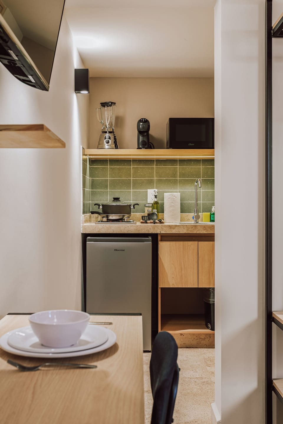 Basic Apartment | Private kitchen | Mini-fridge, microwave, stovetop, cookware/dishes/utensils