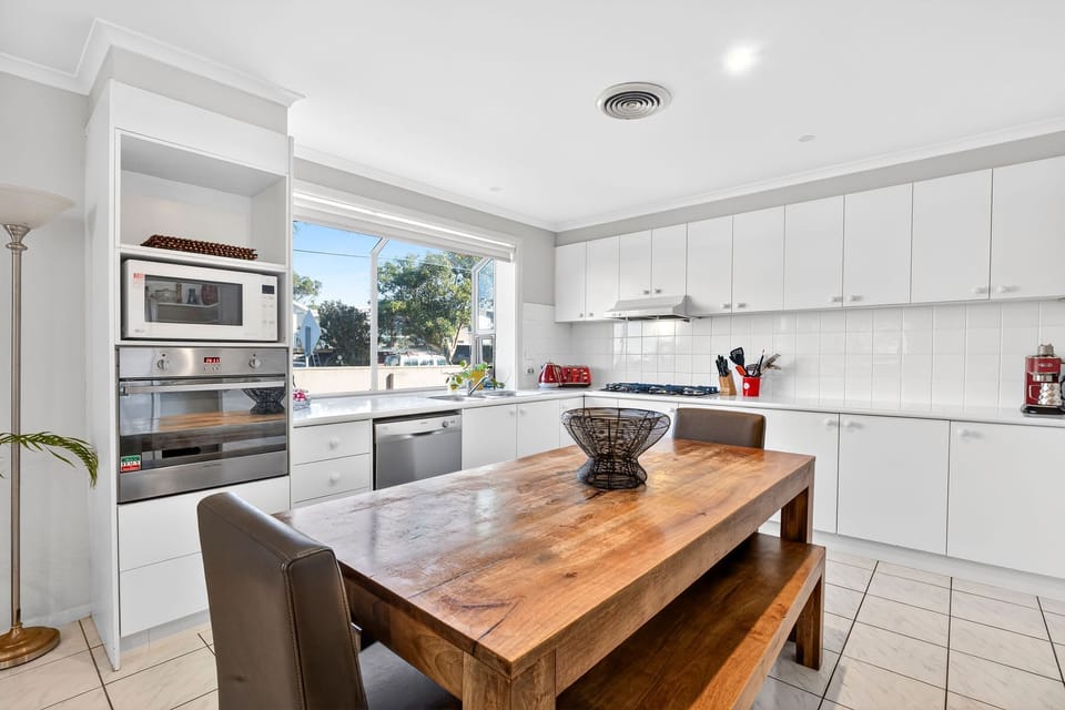 Bright Airy Entertainer’s Kitchen
