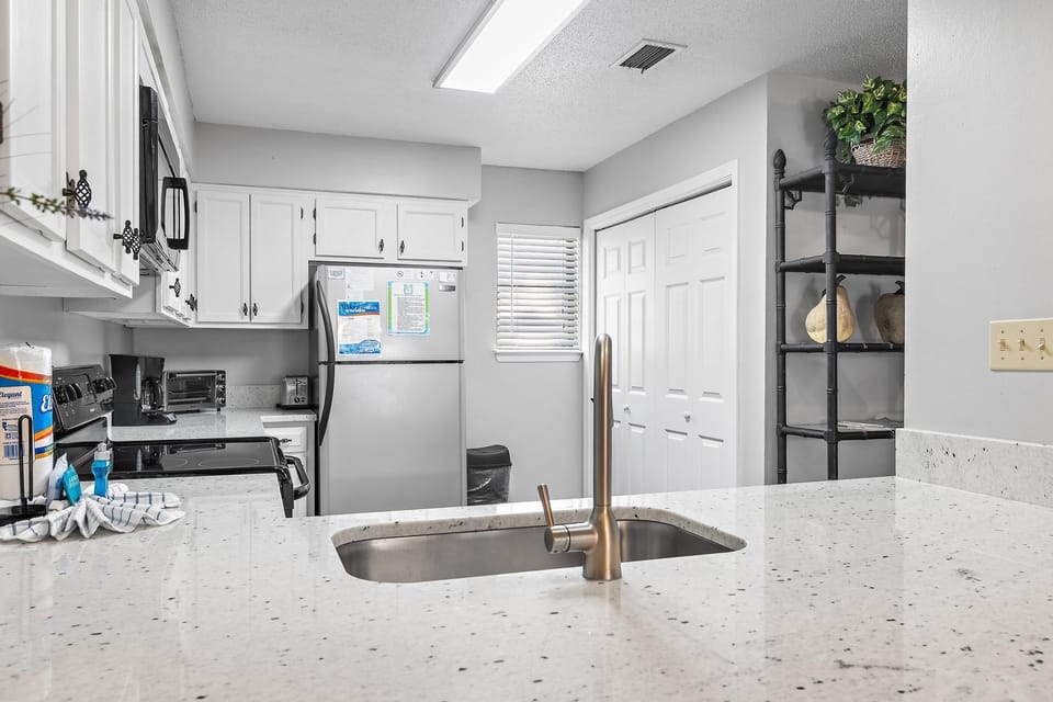 House, Multiple Beds (Costa Vista Townhouse #21) | Private kitchen | Oven, toaster