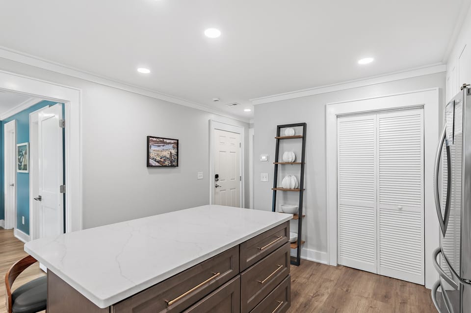Condo, Multiple Beds (Harbour Point 810) | Interior