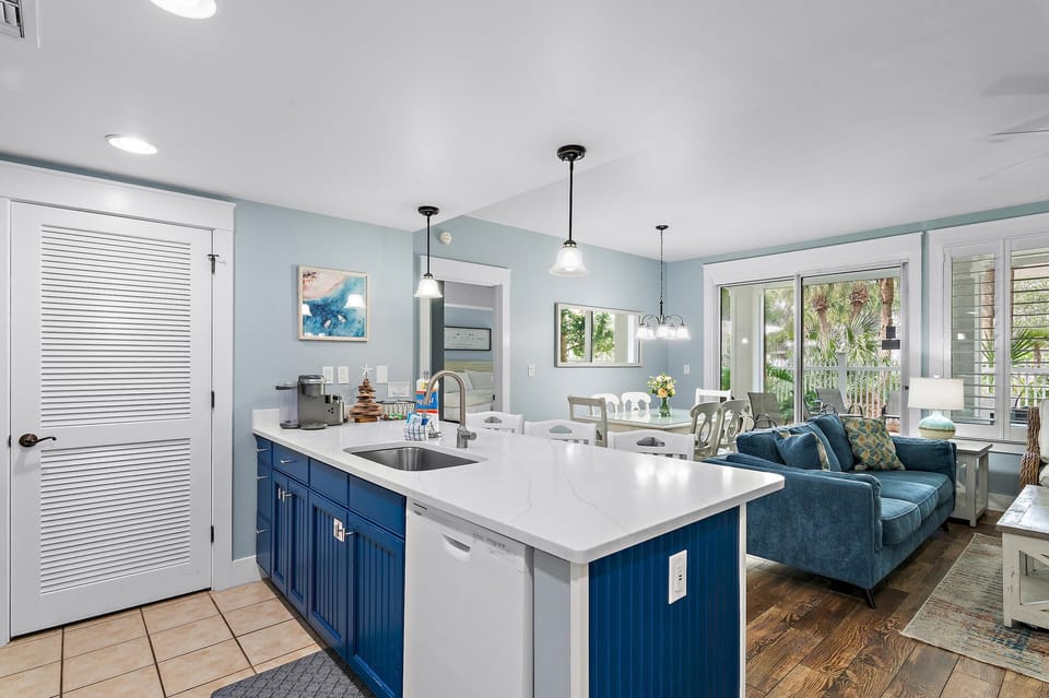 Condo, Multiple Beds (Pilot House 322) | Interior
