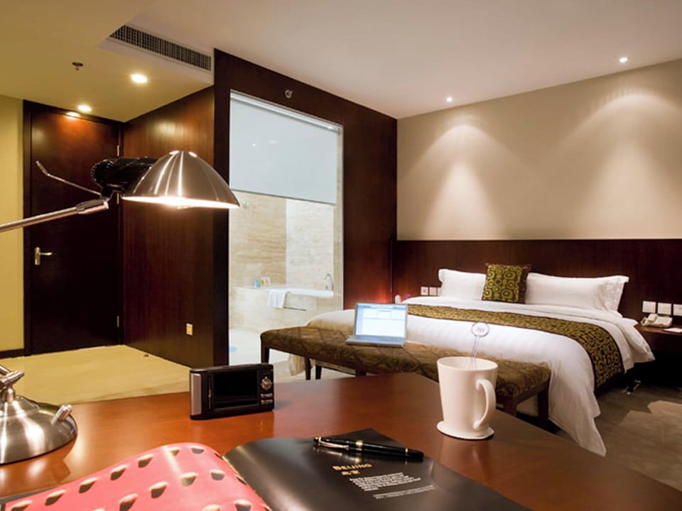 Business Double Room | In-room safe, desk, laptop workspace, blackout drapes