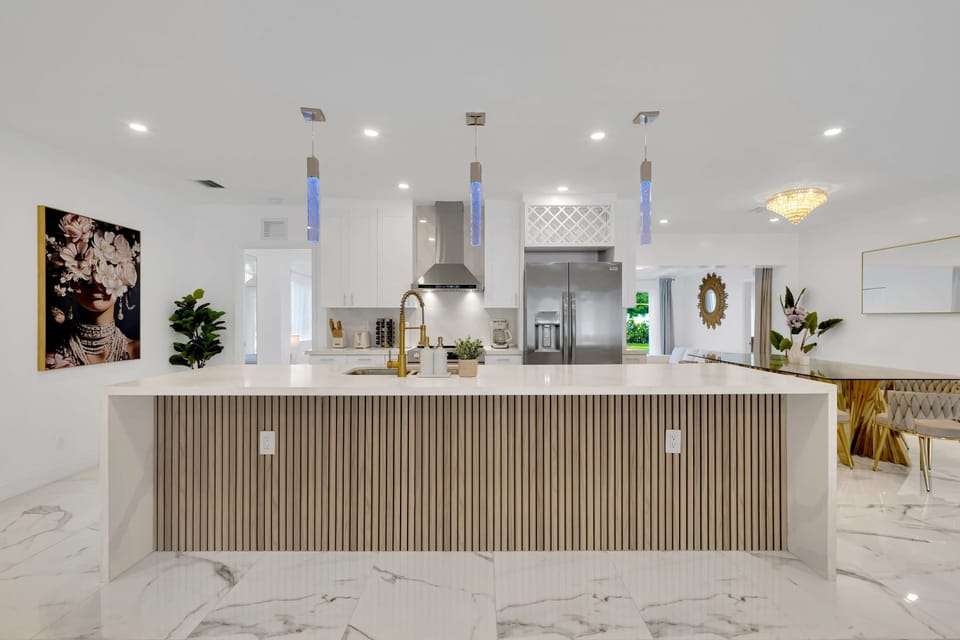 Large island for all of your culinary needs