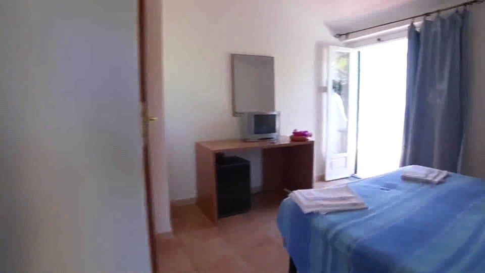 Double Room | Minibar, bed sheets