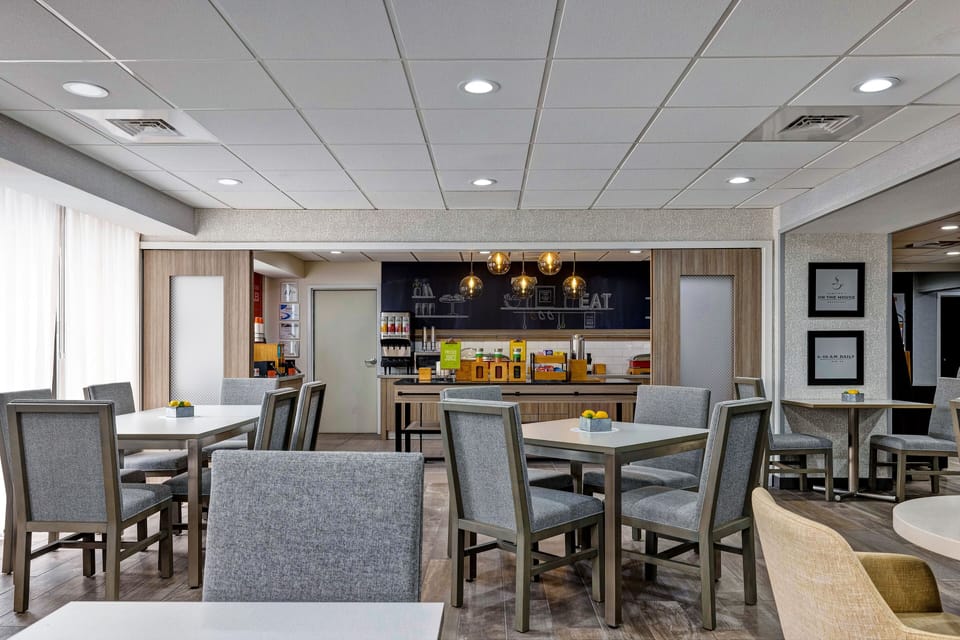 Lobby lounge