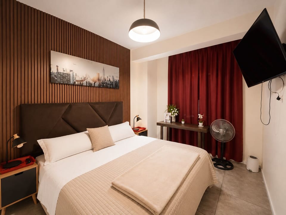 Deluxe Double Room, 1 King Bed, Ensuite | WiFi (free), bed sheets